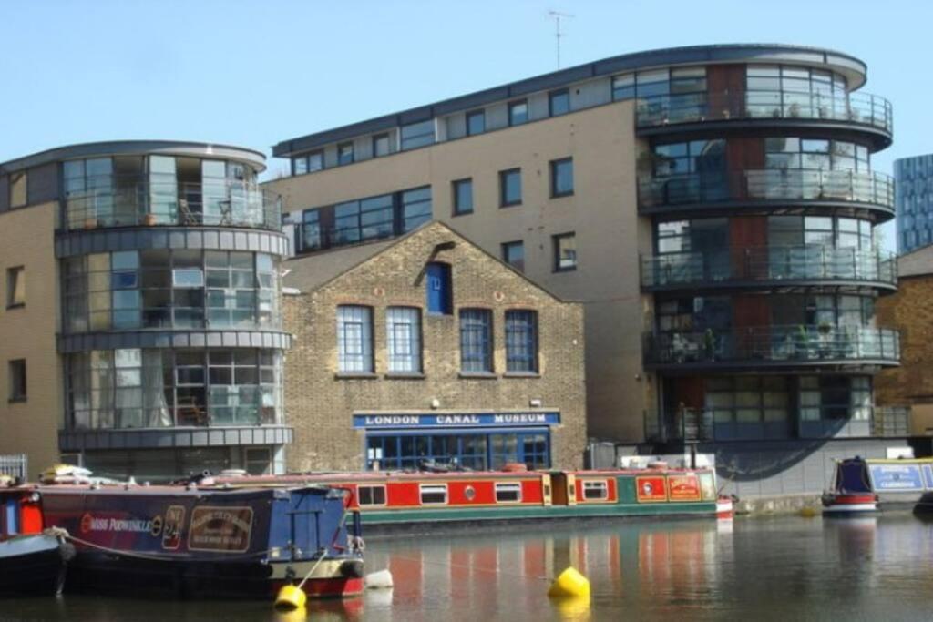 Boutique Modern Hotel Room For Two Near Tube And Bus Stations Londra Esterno foto