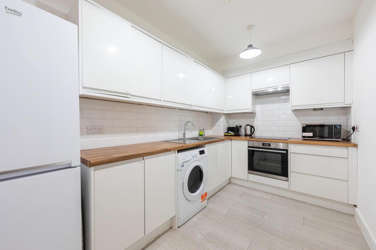Boutique Modern Hotel Room For Two Near Tube And Bus Stations Londra Esterno foto